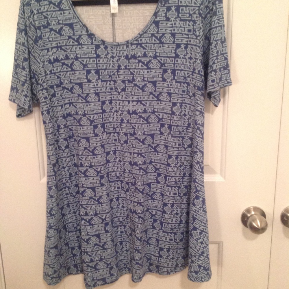 🌷🎀 LuLaRoe - Perfect T - L - # 269